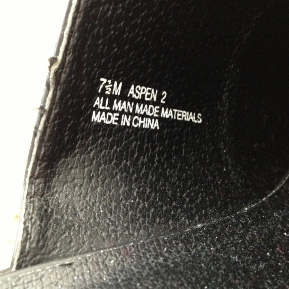 Thick heel, black slip on👢 - Picture 2 of 4