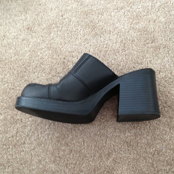 Thick heel, black slip on👢 - Picture 3 of 4