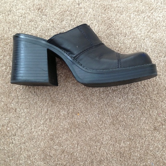Thick heel, black slip on👢 - Picture 4 of 4