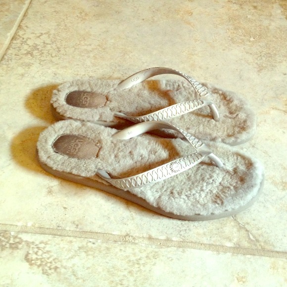 Ugg fluffy flip flops