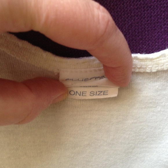 White cotton  tank with three flowers on front - Picture 3 of 4