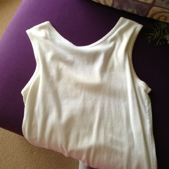 White cotton  tank with three flowers on front - Picture 4 of 4