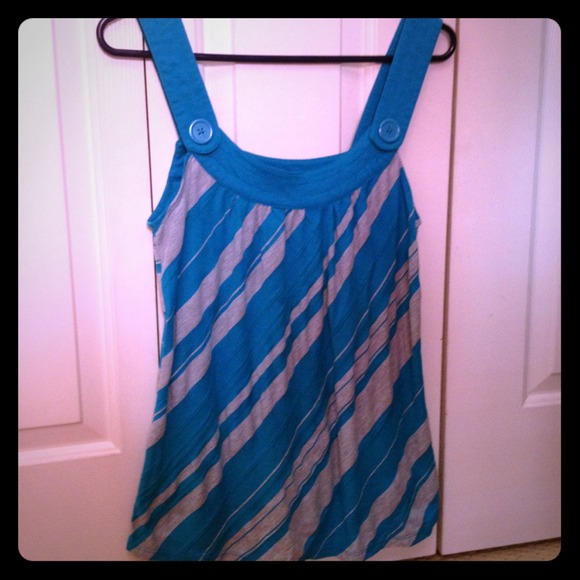 🚫🚫🚫traded dlynn🚫🚫🚫Button tank top