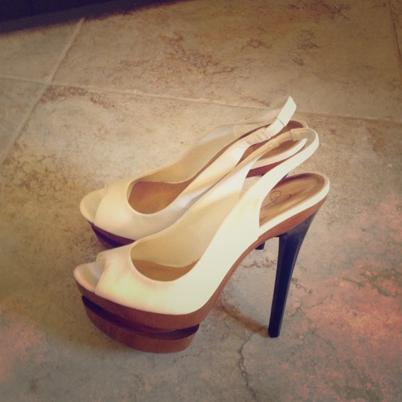 Jessica Simpson pump.. Never worn