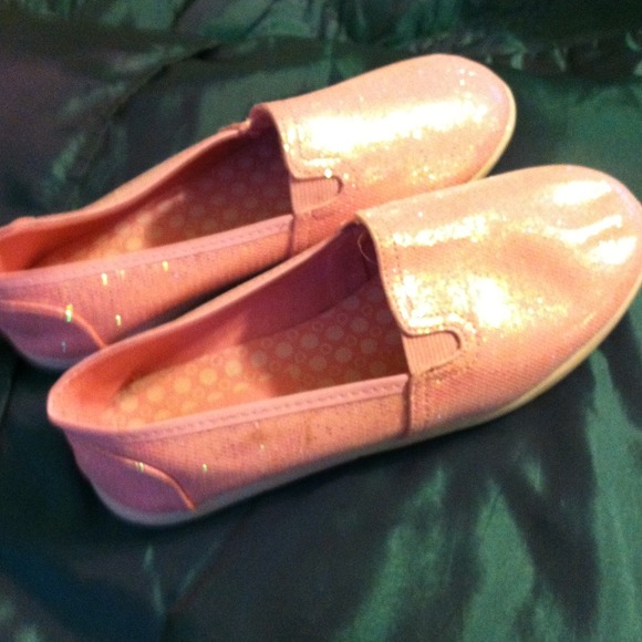 SOLD!!!! Little girls sparkly slip on's