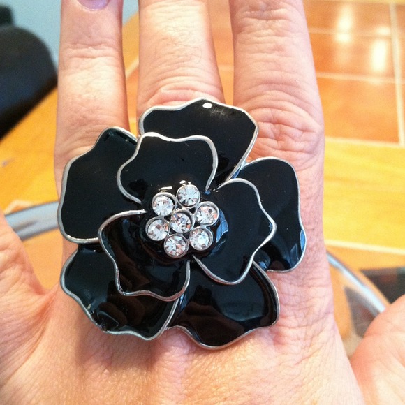 Black flower stretch ring