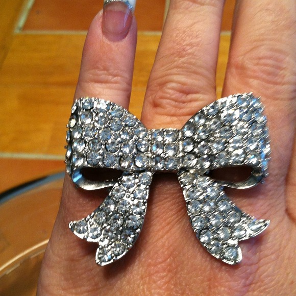 Bow stretch sparkly ring