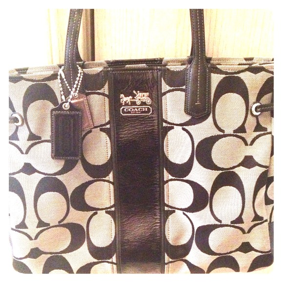 *FREE GIFT WITH PURCHASE* Authentic Coach purse!