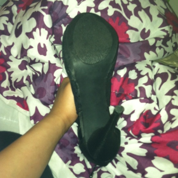 Black heels - Picture 3 of 4