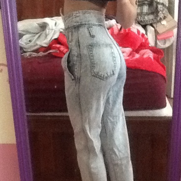 Extremely vintage acid wash jeans!!!! - Picture 3 of 4