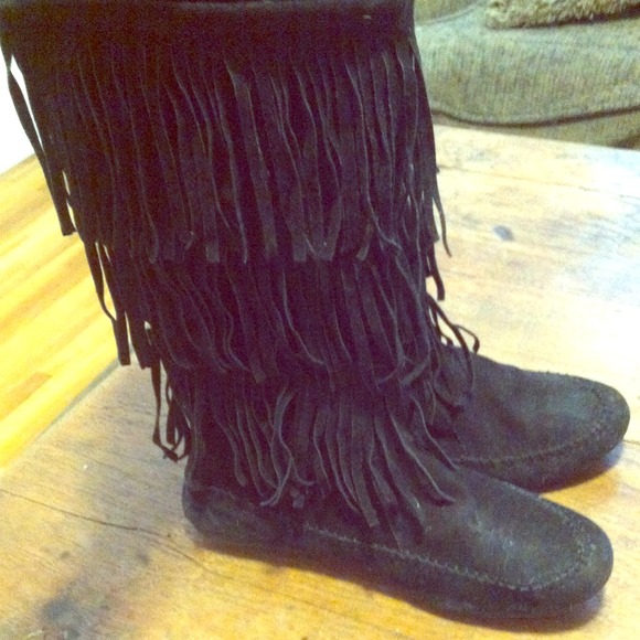 *SOLD* Black fringe boots