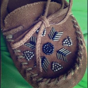 Bead detailed moccasin style flats