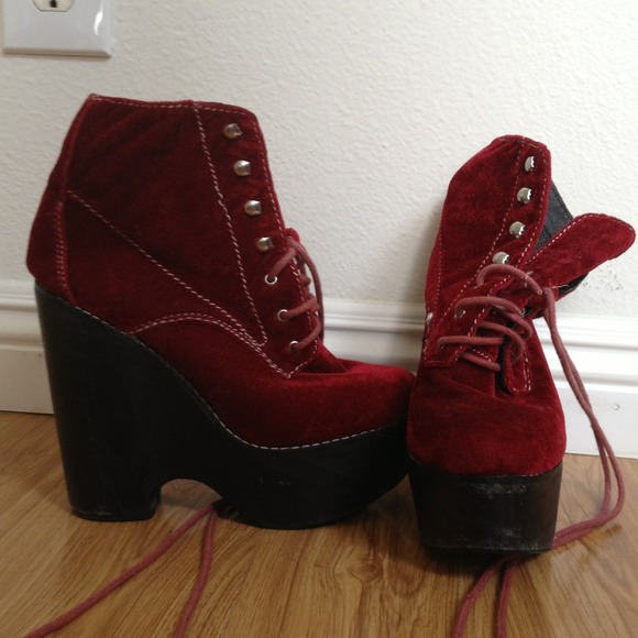 ❌SOLD TO RUBILOVE❌ Jeffrey Campbell velvet Tardy