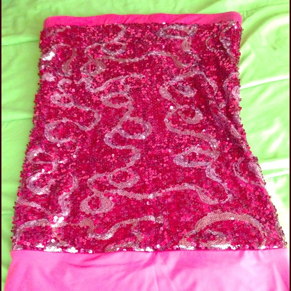 Super sparkly sequin pink strapless top