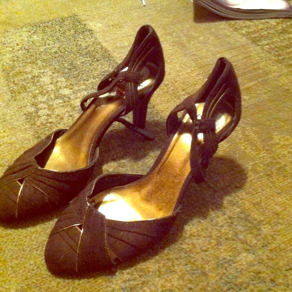 Brown and gold heals