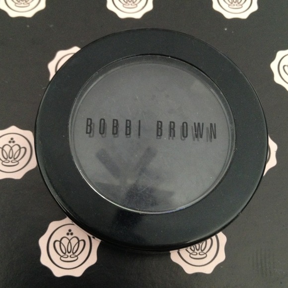 ⛔Sold⛔Bobbi brown single shadow in navy