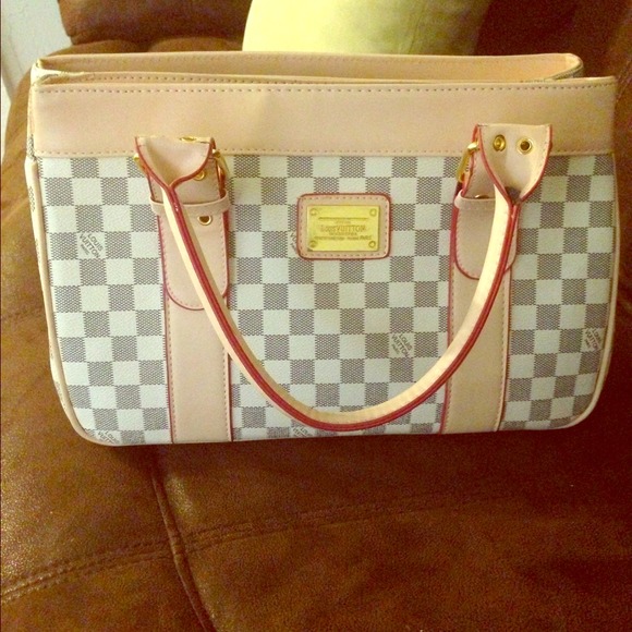 Non Authentic LV Purse - Louis Vuitton