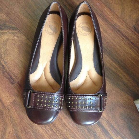 Nurture Shoes - Picture 2 of 3