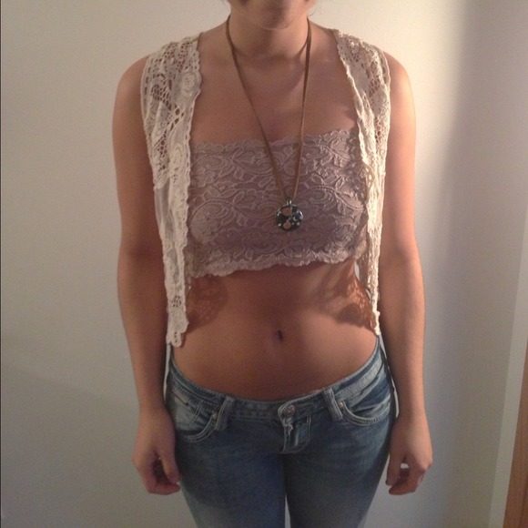 Ivory Lace Vest - Picture 3 of 3