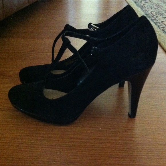 Black heels - Picture 2 of 2