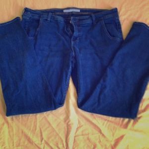 Stretchy straight-leg jeans!