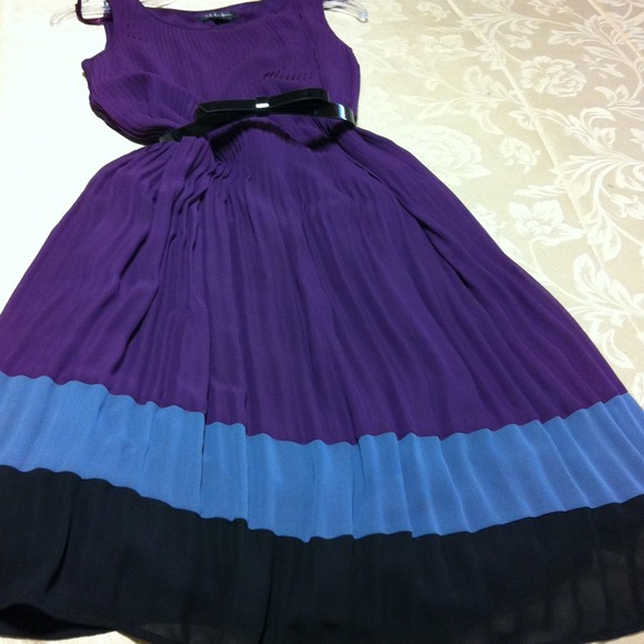 Cute purple dress - Picture 3 of 3