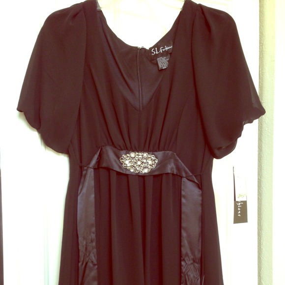 🚫SOLD🚫Retails for $68 Balloon Cocktail Dress