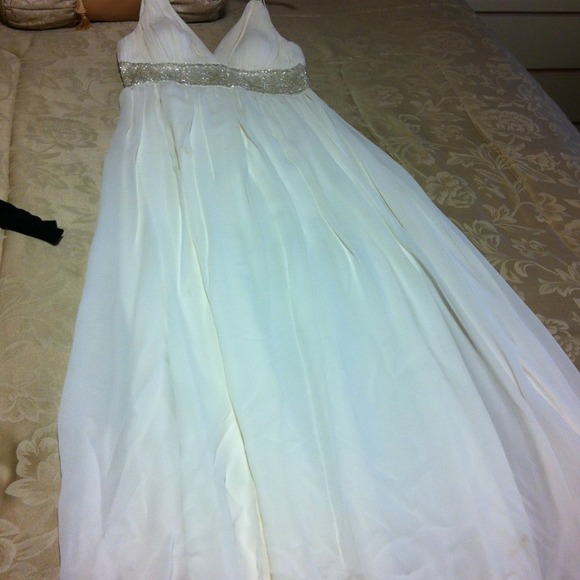 White long dress 😍 - Picture 2 of 4