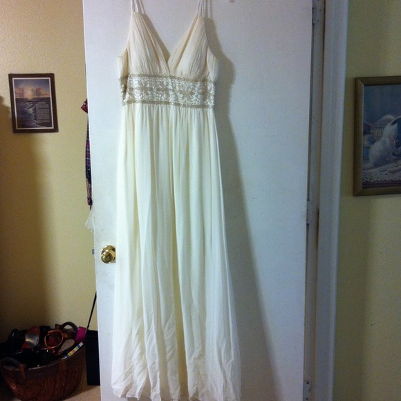 White long dress 😍 - Picture 3 of 4