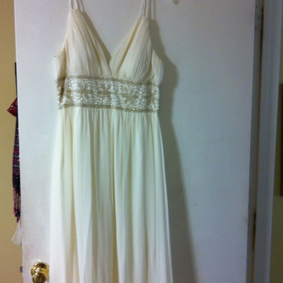 White long dress 😍 - Picture 4 of 4