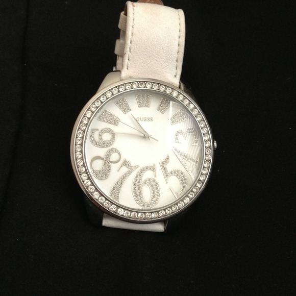 🎀Sold🎀White Guess oversized watch