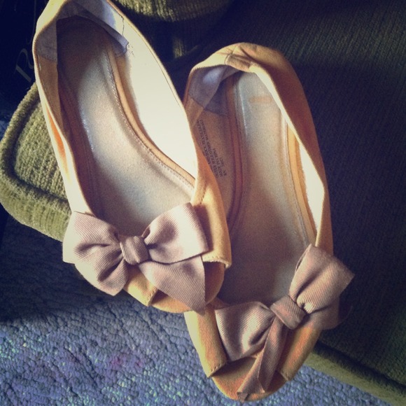 GAP peep toe flats