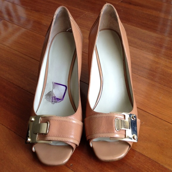 ⚡Reserved⚡Nude Nine West peep toe wedges