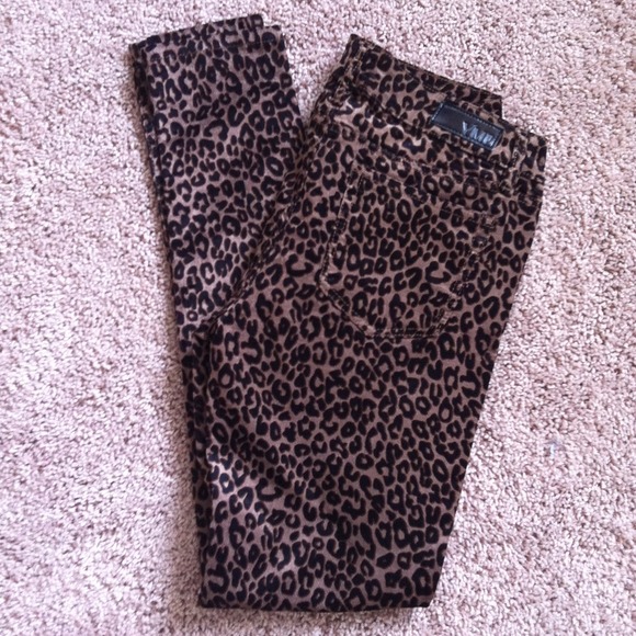 Super cute cheetah skinny's!