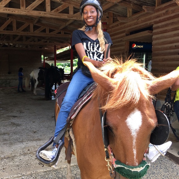 ๐ The Girl Behind The Closet ๐ - Picture 6 of 8