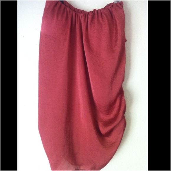 Silk strapless shirt.