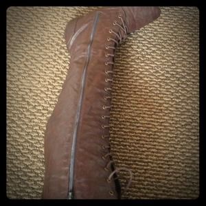Brown high boots with zipper on the side