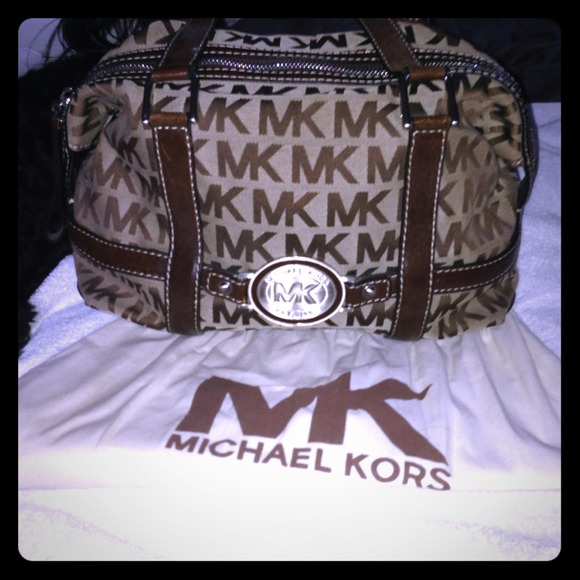 AUTHENTIC MICHAEL KORS BROW BAG