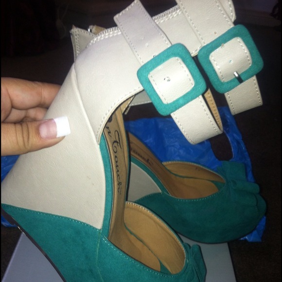 Beautiful shoes - Picture 2 of 4