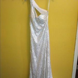 White Size 6-8 dress.