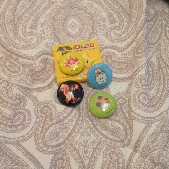 Super Mario Pins - Picture 2 of 2