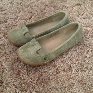 🆒 Army green slip-on flats