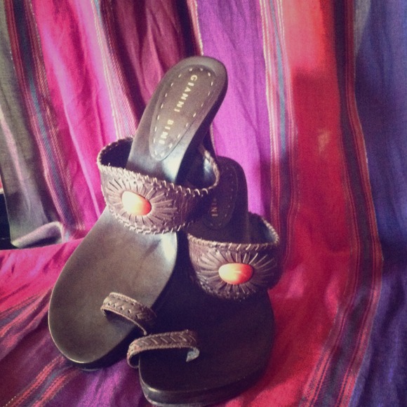 Brown leather dressy sandal with heel