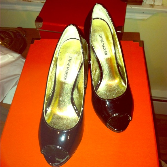 ⬇Reduced Steve Madden shoe