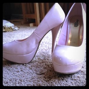Light pink heels PRICE LOWERED👍