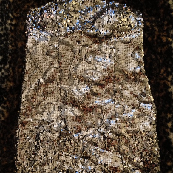 2b by Bebe silver sequin mini - Picture 2 of 3