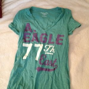 American Eagle v neck shirt