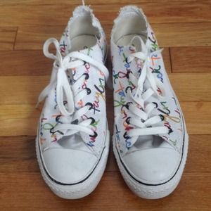 NEW NEVER BEEN WORN CHUCK TAYLOR'S SIZE 7