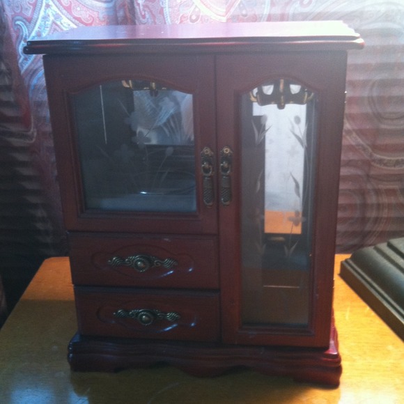 Jewelry box