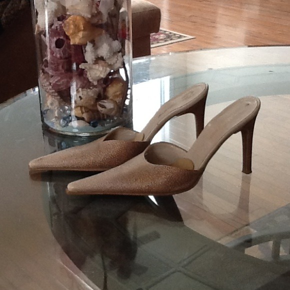 Shoes - Picture 2 of 3